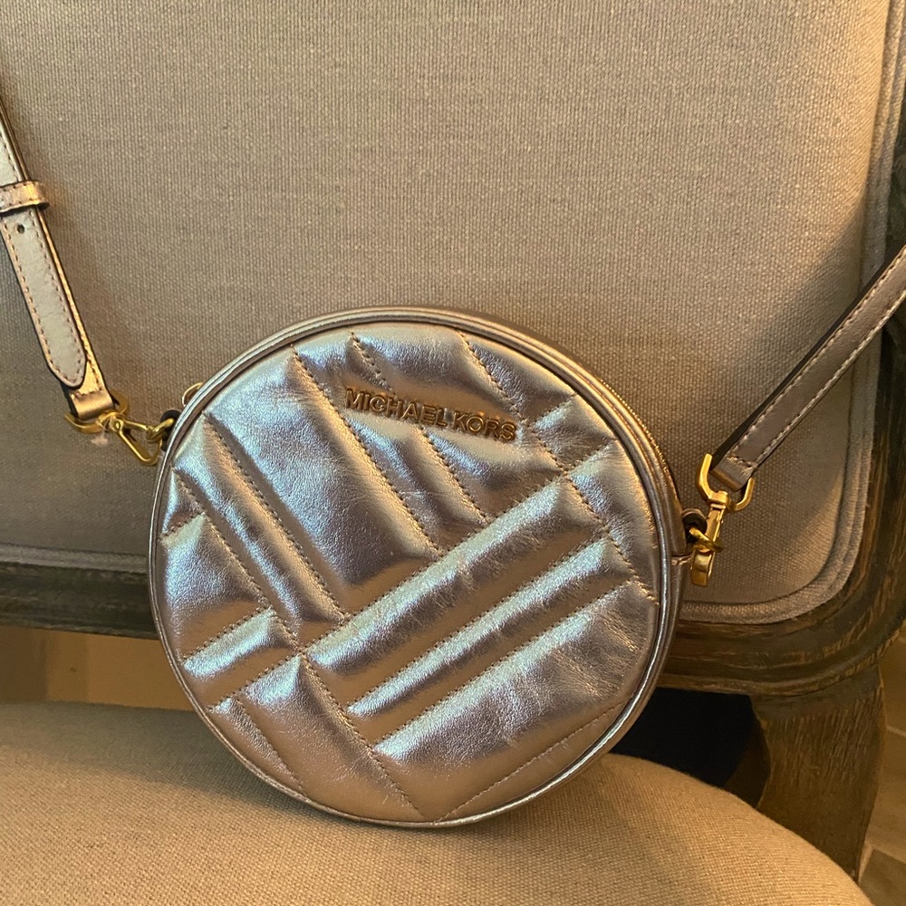 EUC Michael Kors ‘Vivianne’ canteen round rose gold quilted leather handbag